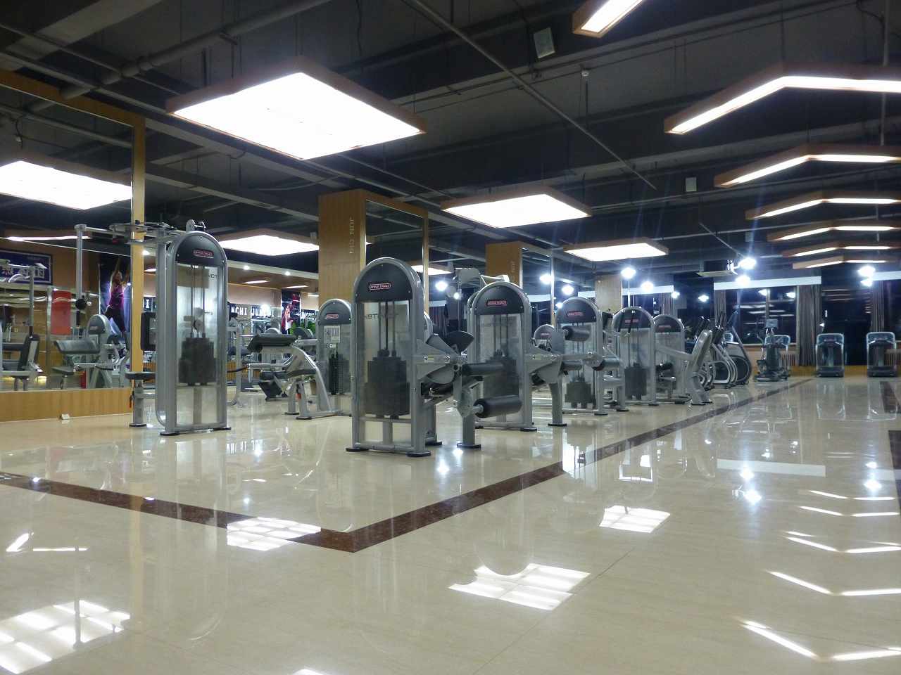 在上海投資大型健身房多少錢(qián)