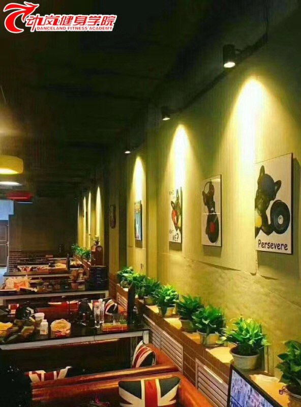 動(dòng)嵐健身甘肅平?jīng)鼋∩矸考用说暄b修風(fēng)格展示