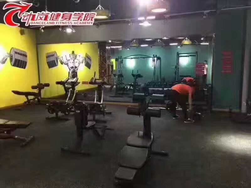 動(dòng)嵐健身河南封丘健身俱樂(lè )部加盟店裝修風(fēng)格展示